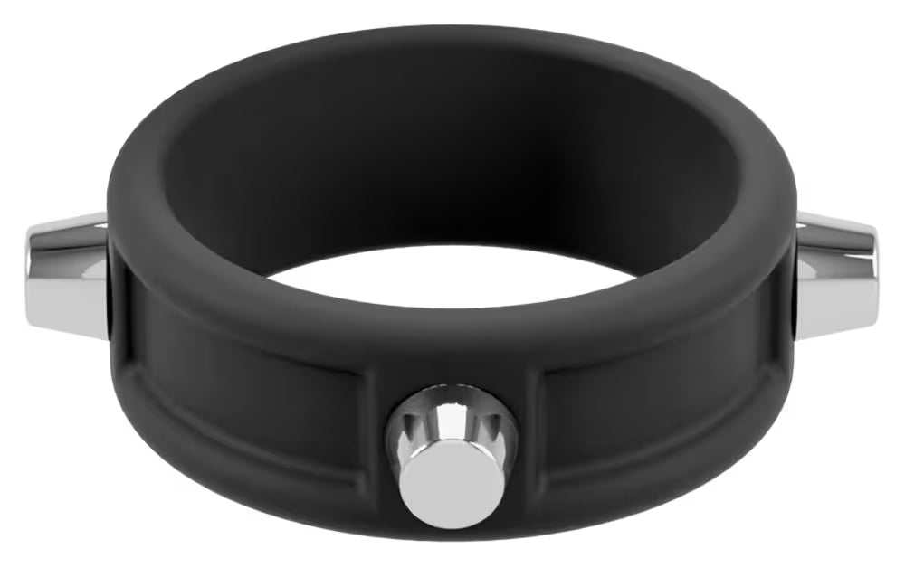 Ring mit Metallnieten